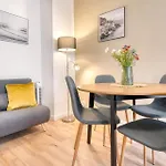 Beautiful 2 Room Apartment
