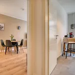 Beautiful 2 Room Apartment