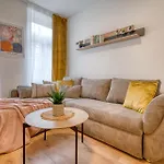 Beautiful 2 Room Apartment
