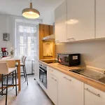 Beautiful 2 Room Apartment