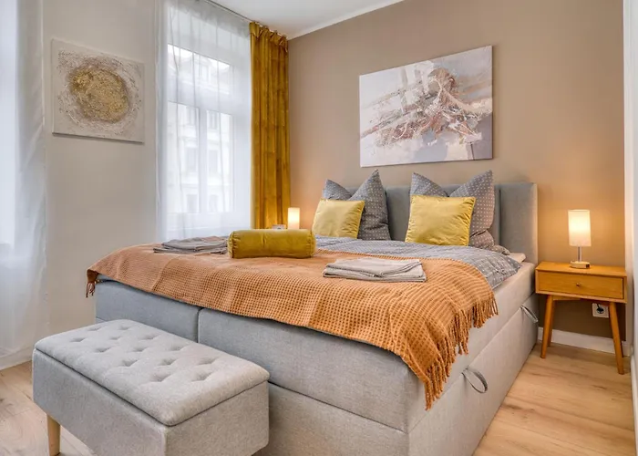 Beautiful 2 Room Apartment